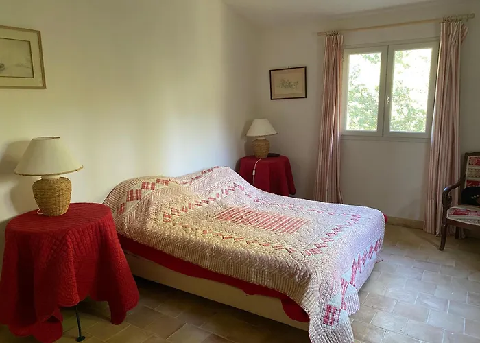 Domaine De Fondouce Bed and Breakfast