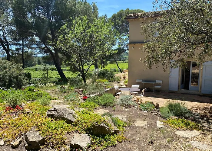 Domaine De Fondouce Bed and Breakfast